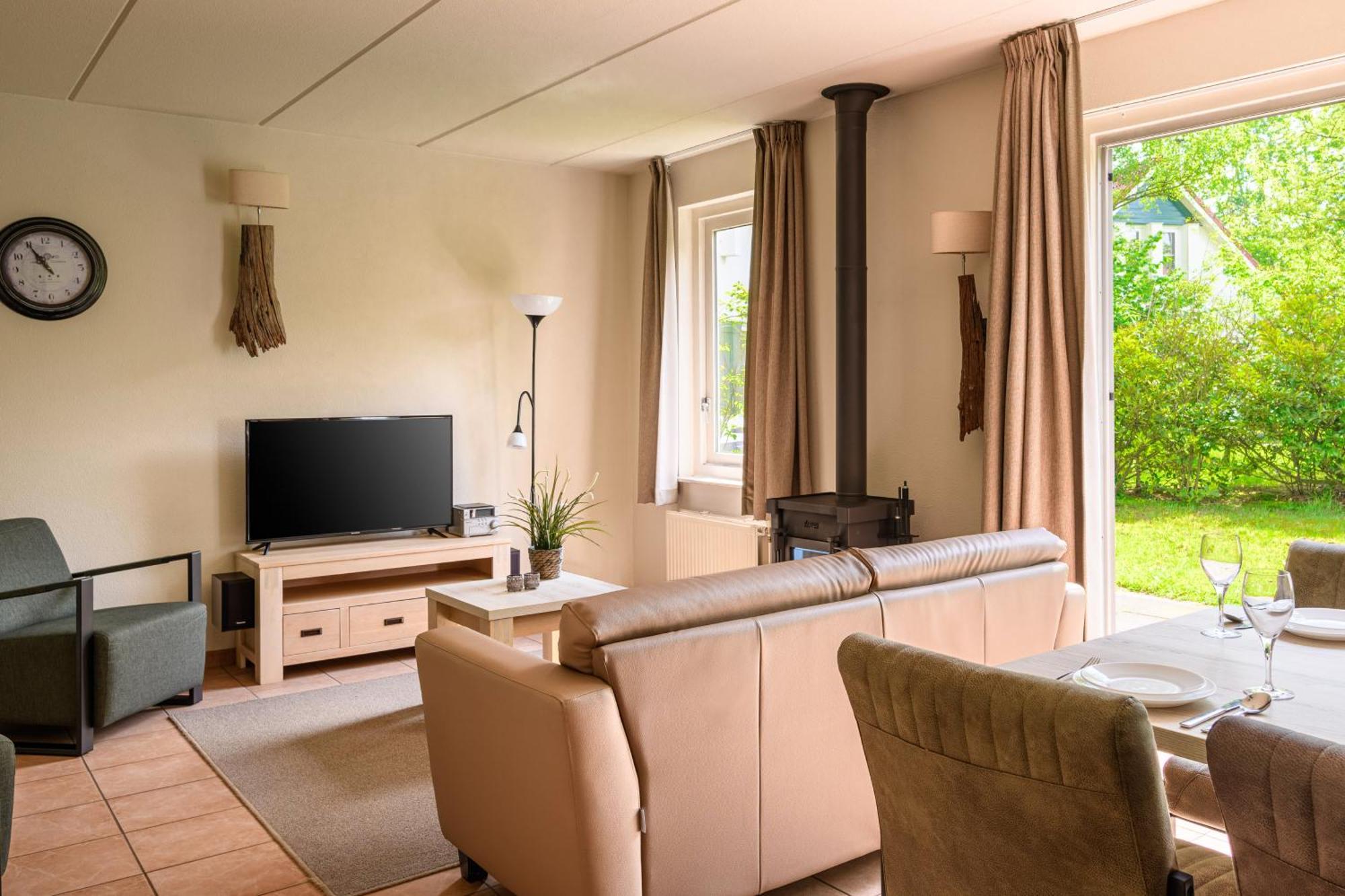 Summio Bungalowpark Het Drentse Wold Hoogersmilde Room photo